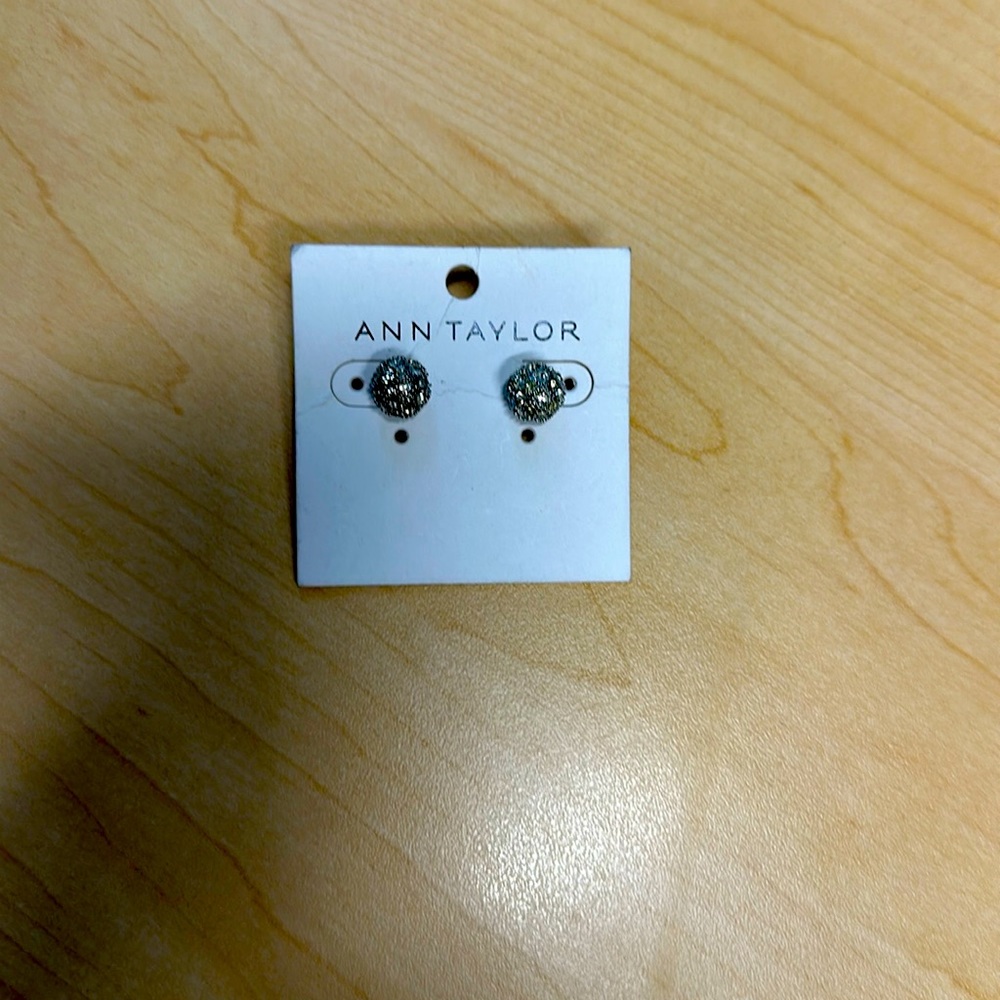 BN Ann Taylor crystal stud earrings